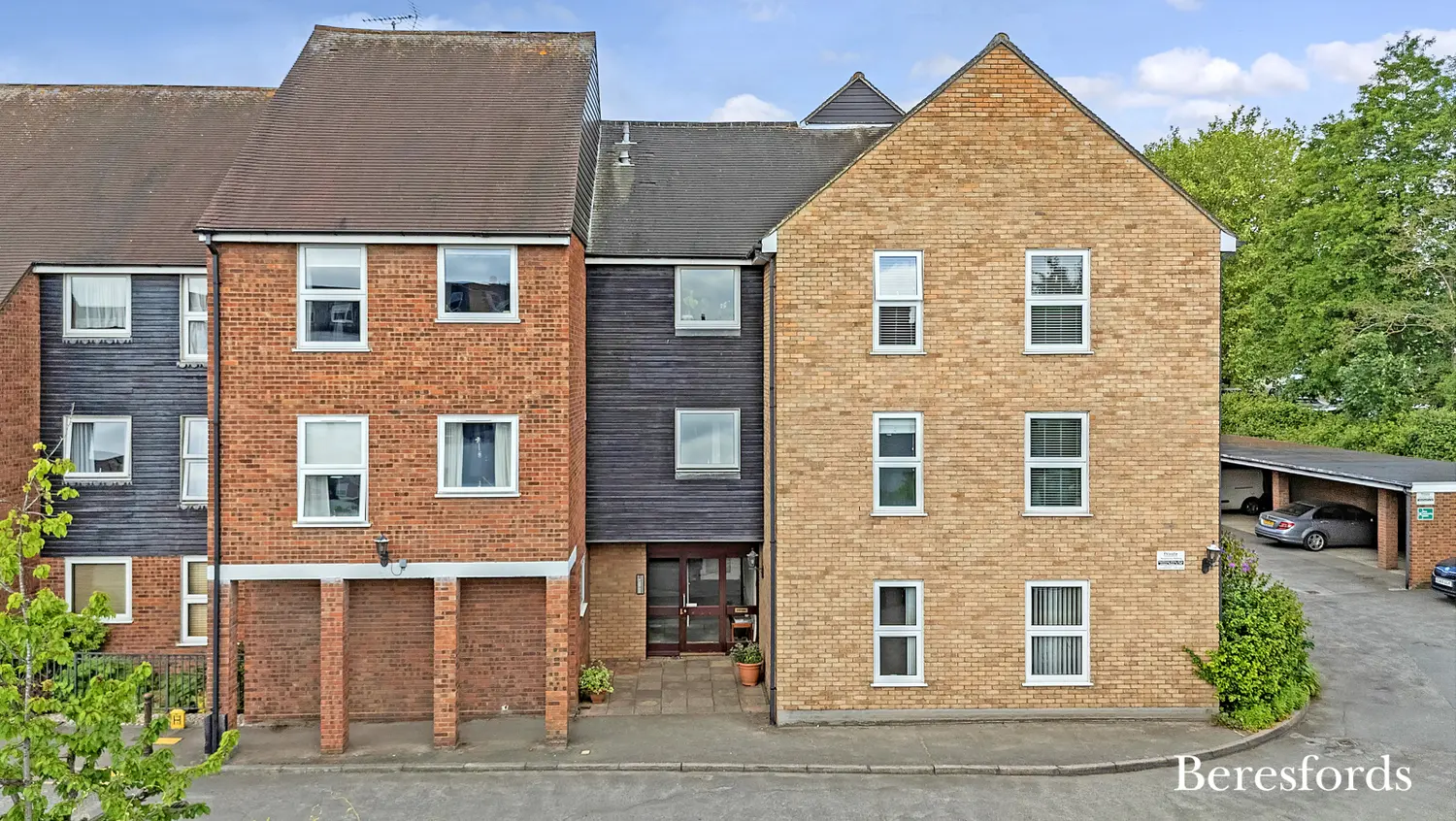 Haslers Court, Fryerning Lane, ESSEX, CM4